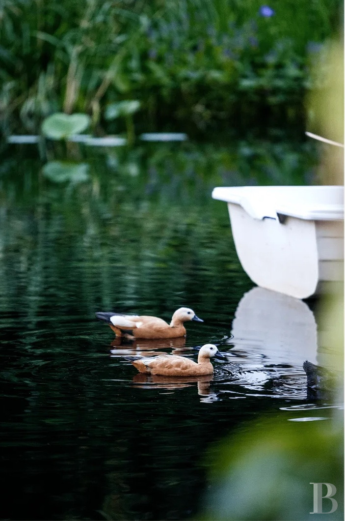Au nord-ouest de Milan, deux villas entourées d’eau et de verdure - photo  n°3